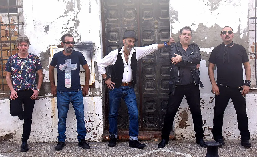 Black Ducados lanza una nueva versión y videoclip de "Cuántas noches en los bares" con Roche Espinosa mientras camina hacia su próximo disco